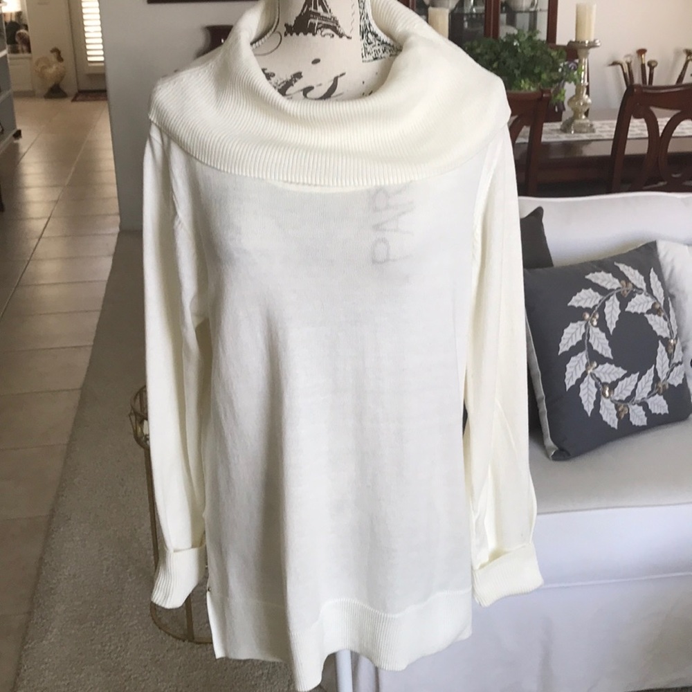 Gorgeous and versatile top NWT